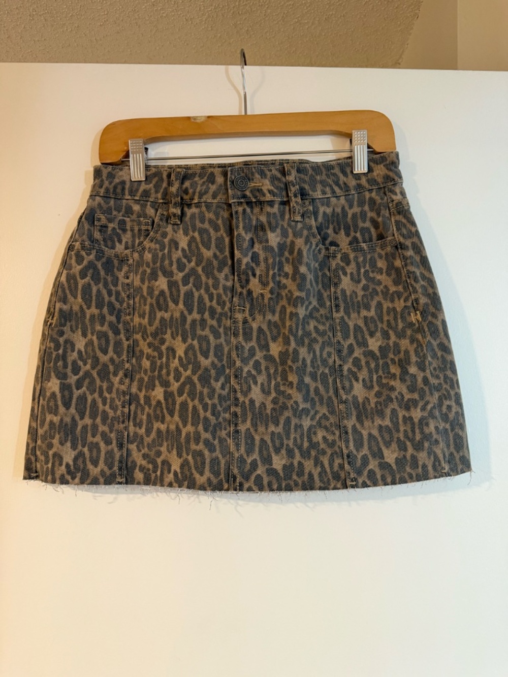 Hidden Jeans Peyton Cheetah Print Mini Skirt - Picture 3 of 4